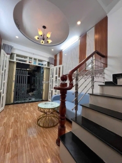 Nhà 3 lầu nhỏ đẹp – thiết kế sang trọng – hẻm xe hơi 6m – ngay tt thị trấn nhà