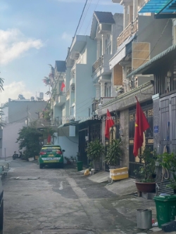 Nhà đẹp giá cực rẻ p. trung mỹ tây, q12 – trệt lầu đẹp mới – pháp lý chuẩn