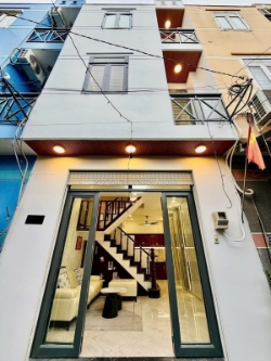 Nhà đẹp thạnh lộc 15, 3 lầu 4 phòng ngủ, giá rất yêu thương