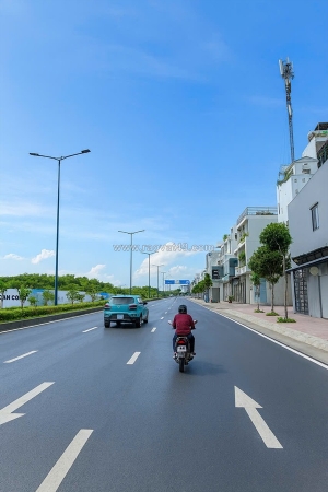 Nhà mặt tiền cộng hòa – sát nhà ga t3 – chdv cao cấp – 5 tầng – ngang 5.4m