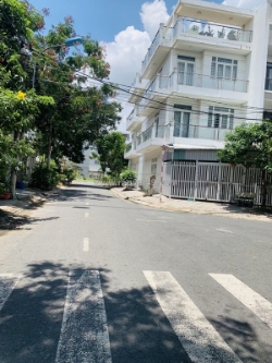 Nhà mặt tiền trịnh quang nghị – quận 8
ngang 5m – 4 tầng – hoàn công đủ – nhà