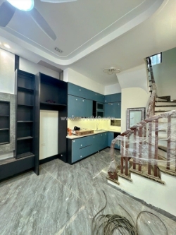 Phố cổ ngọc lâm -- lb- tiền nhỏ diện tích to, nhà mới 45m2--- 9,9 tỷ