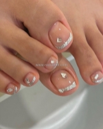 Pretty toenail polish color ideas for every christmas occasion