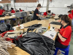 Quà tặng khách hàng – ví da, thắt lưng da thật cao cấp từ xtc