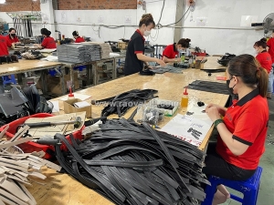 Quà tặng khách hàng – ví da, thắt lưng da thật cao cấp từ xtc