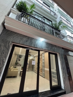 Quanh 9 tỷ có căn nào tốt hơn tại thạch bàn 40m2 6t thang máy, ô tô đỗ cổng