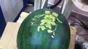 Review máy khắc laser dưa hấu mini – nhỏ gọn nhưng cực kỳ mạnh mẽ