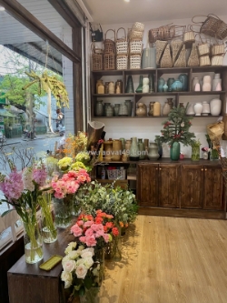 Sang nhượng mặt bằng tiệm hoa tại 83 nguyễn trãi- phường xuân phú -tp,huế