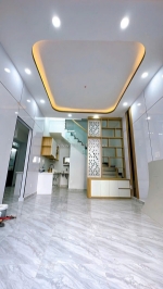 Sát mặt tiền q4 
ngang 4 dài 8.5  nở hậu 6.3