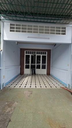 Sát mặt tiền xe hơi ngũ trong nhà 
ngang 3,7 dài 26 m2 nở hậu 4.6 m- 105