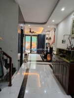 Siêu phẩm kinh doanh ô tô chánh bát khối- long biên 66m2 5 tầng 15 tỷ.