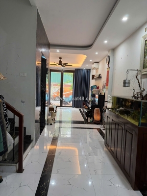 Siêu phẩm kinh doanh ô tô chánh bát khối- long biên 66m2 5 tầng 15 tỷ.