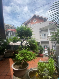 Siêu phẩm nhà 3 tầng thiết kế theo biệt thự nằm tại phường trung tâm nha trang,