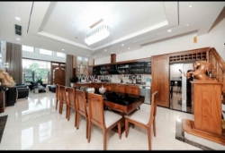 Siêu phẩm view hồ – duy nhất trung tâm bồ đề – mặt tiền khủng – gara – thang