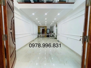 Thang máy–nhà mới long lanh–tặng full nội thất-đông ngạc - đường 2 ô tô tránh
