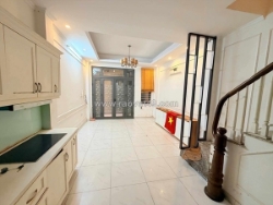 Thụy khuê dt 31m x6 tầng 8,4 tỷ ngõ thông ba gác tránh,60m ra hồ