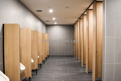 Từng bước trong quy trình thi công vách ngăn toilet chuyên nghiệp