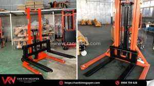 Ứng dụng xe nâng tay cao chân rộng trong kho xưởng