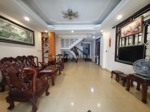 ► mt hải hồ 114m2, ngang 7.5m, 3 tầng đúc, 5pn, sân ô tô, đường luồn thoáng,