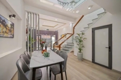 ♥ sát võ văn kiệt, bãi tắm mỹ khê, 83m2, 2 tầng hiện đại, thoáng sáng, sang