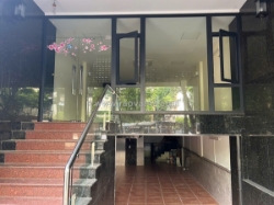 .12.25.1 cho thuê 6 tầng mặt phố gần cv cầu giấy, có thể làm văn phòng, kinh