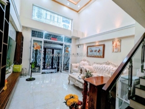 Bán nhà 4 tầng phạm hữu lầu – q7 - hxh - ngang 4.6 m - giá 7x tỷ .