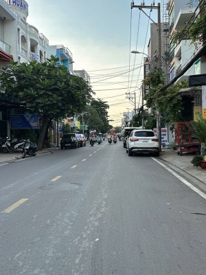 Bán nhà 5 tầng đẹp hẻm 220 nguyễn văn khối 80m2 view góc kd tốt tặng nội thất