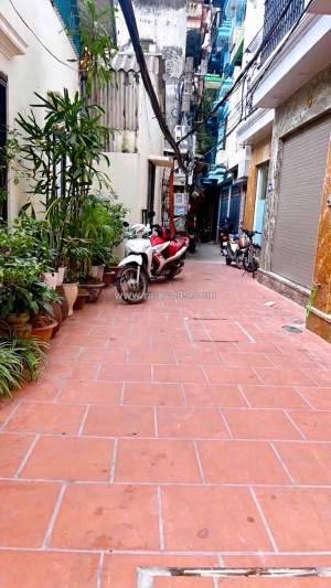 Bán nhà cầu giấy 50m x4 tầng 12,3 tỷ,ngõ thông,lô góc,dân xây.full nội thất,gần