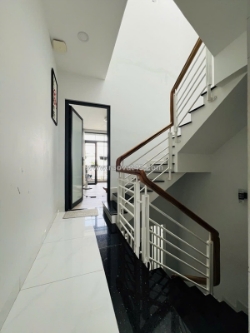 Bán nhà chính chủ - bình thạnh - ngay ngã tư hàng xanh - 4 tầng - 7pn lớn - kẹt