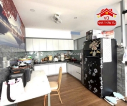 Bán nhà đẹp mặt tiền quận 4, gần vĩnh khánh, 2 xe hơi tránh, 4 tầng, 5,3 x 9,5m