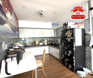 Bán nhà đẹp mặt tiền quận 4, gần vĩnh khánh, 2 xe hơi tránh, 4 tầng, 5,3 x 9,5m