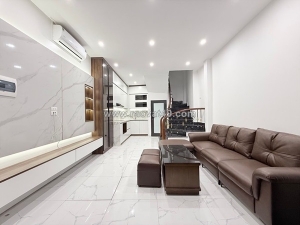 Bán nhà đội cấn dt 35m giá 11,5 tỷ lô góc 2 nhà ra phố,full nội thất