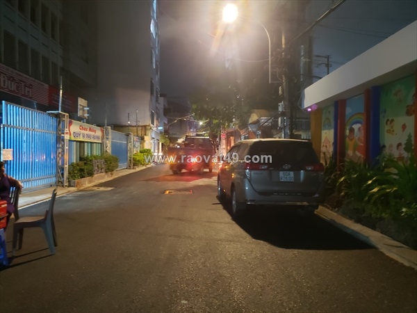 ~/Img/2025/12/ban-nha-hem-xe-hoi-742-duong-nguyen-kiem-phuong-4-quan-phu-nhuan-gia-re-02.jpg