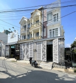 Bán nhà hẻm xe hơi 7m đường quốc lộ 13 64m2 4 tầng đúc btct ngay khu hồng long