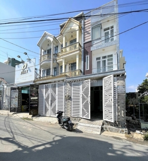 Bán nhà hẻm xe hơi 7m đường quốc lộ 13 64m2 4 tầng đúc btct ngay khu hồng long