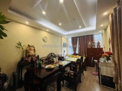 Bán nhà hoàng hoa thám gần phố lô góc 2 thoáng 40m 5 tầng 10 tỷ