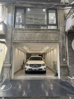 Bán nhà hoàng quốc việt cầu giáy 8 tầng thang máy phân lô vỉa hè ô tô kinh