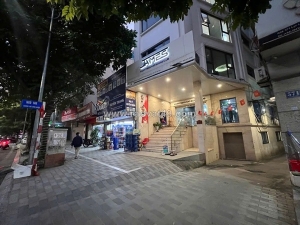 Bán nhà lạc long quân 60m, 5 tầng, oto đỗ cửa! 2 thoáng trước sau, 5 ngủ ở luôn!