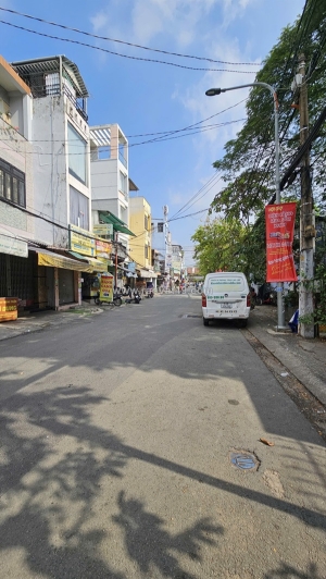 Bán nhà  mặt tiền kinh doanh  xóm chiếu  q4
ngang 3.5 dài 21 nở hậu ngang 4.1