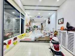 Bán nhà mặt tiền mai hắc đế phường 15 q8 , 144m2 , 
4 lầu, 5 pn  chỉ 11,5 tỷ