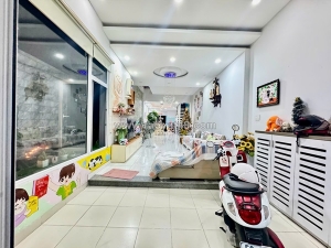 Bán nhà mặt tiền mai hắc đế phường 15 q8 , 144m2 , 
4 lầu, 5 pn  chỉ 11,5 tỷ