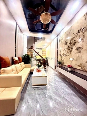 Bán nhà ngọc khánh 35m x4 tầng 9,9 tỷ ngõ thông,ba gác tránh,full nội thất