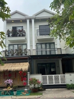 Bán nhà phố liền kề trệt 3 lầu giá cực tốt - khu compound bảo vệ 24\24 full nội