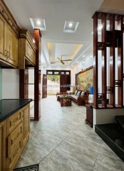 Bán nhà phố trạm 30m 5 tầng ô tô qua hơn 8 tỷ