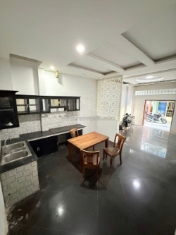 Bán nhà trung tâm q4 khánh hội 

ngang 4.5  dài 11 đúc 5 tấm 

trệt 3 lầu