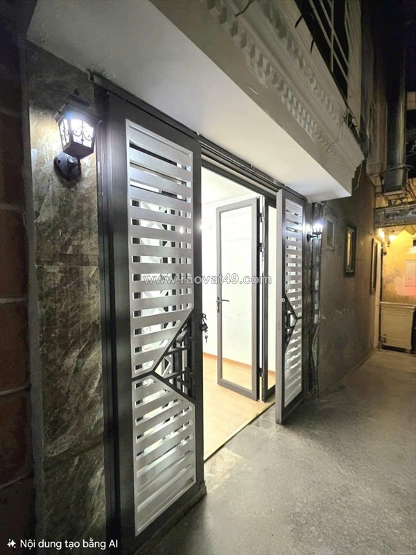 ~/Img/2025/12/ban-nha-xa-dan-5-tang-22m-gan-o-to-gia-hon-7-ty-cach-vai-buoc-chan-la-ra-pho-01.jpg