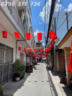 Bán nhà xây mới ngay chợ rạch ông cách mặt tiền đường nguyễn thị tần 20m.