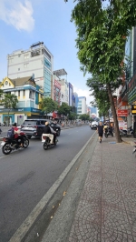 Biệt thự mặt tiền kinh doanh q7 

 ngang 4 dài  nở hậu 4.2 m đúc 5 t có 16