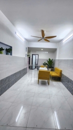 Cần bán nhà phố q7 sổ riêng không xây dựng giá thấp