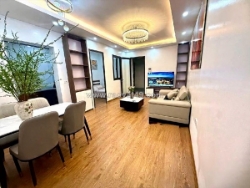 Căn hộ tập thể tầng 2 hoàng quốc việt dt 65m giá 4, tỷ full nội thất